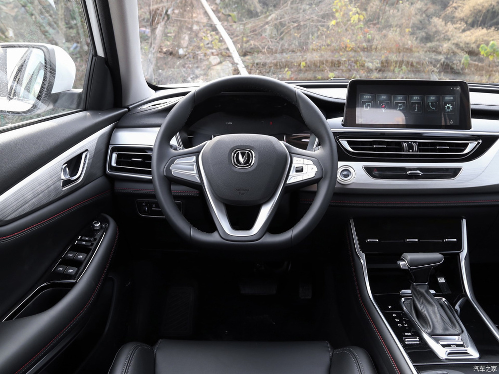 /img/cars/1637050086-interior_changan_CS75FL_1.jpg