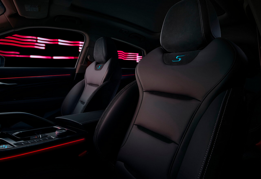 /img/cars/1637050974-interior_geely_Tugella_2.jpg