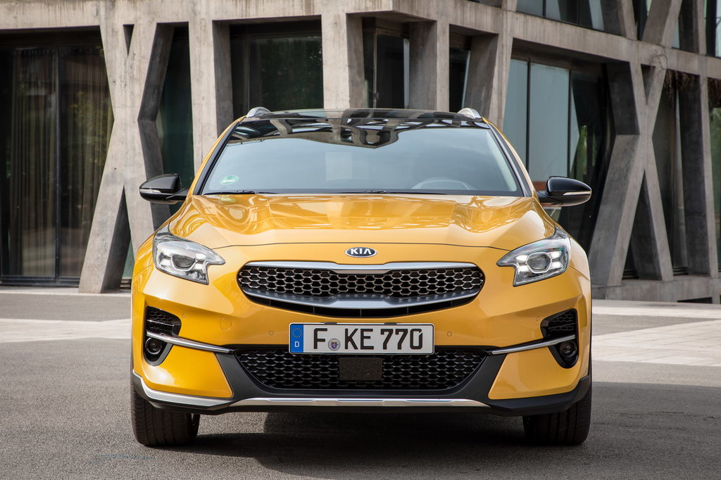 /img/cars/1667998660-kia_xceed_935612.jpg